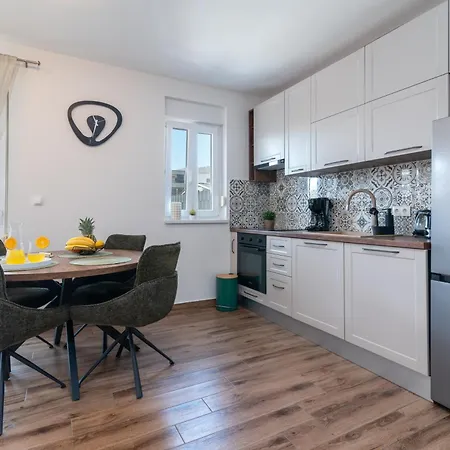 Argola Apartment *